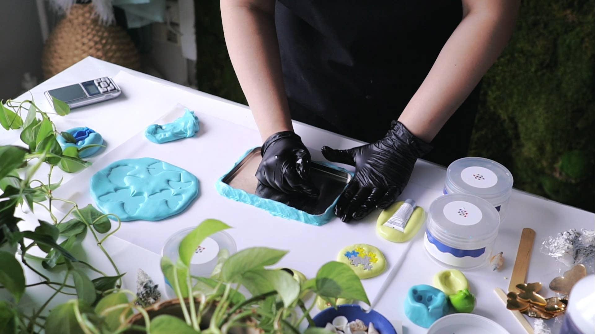 Professional Resins, LLC - Wholesale Craft Supplies - "I–GUM FAST" – Non-Toxic Silicone Putty for mold making4