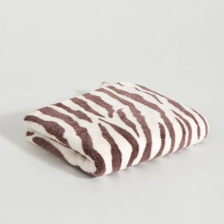 FurDecoration - Wholesale Bath Towel - Coral Velvet Leopard Print Thickened Towel