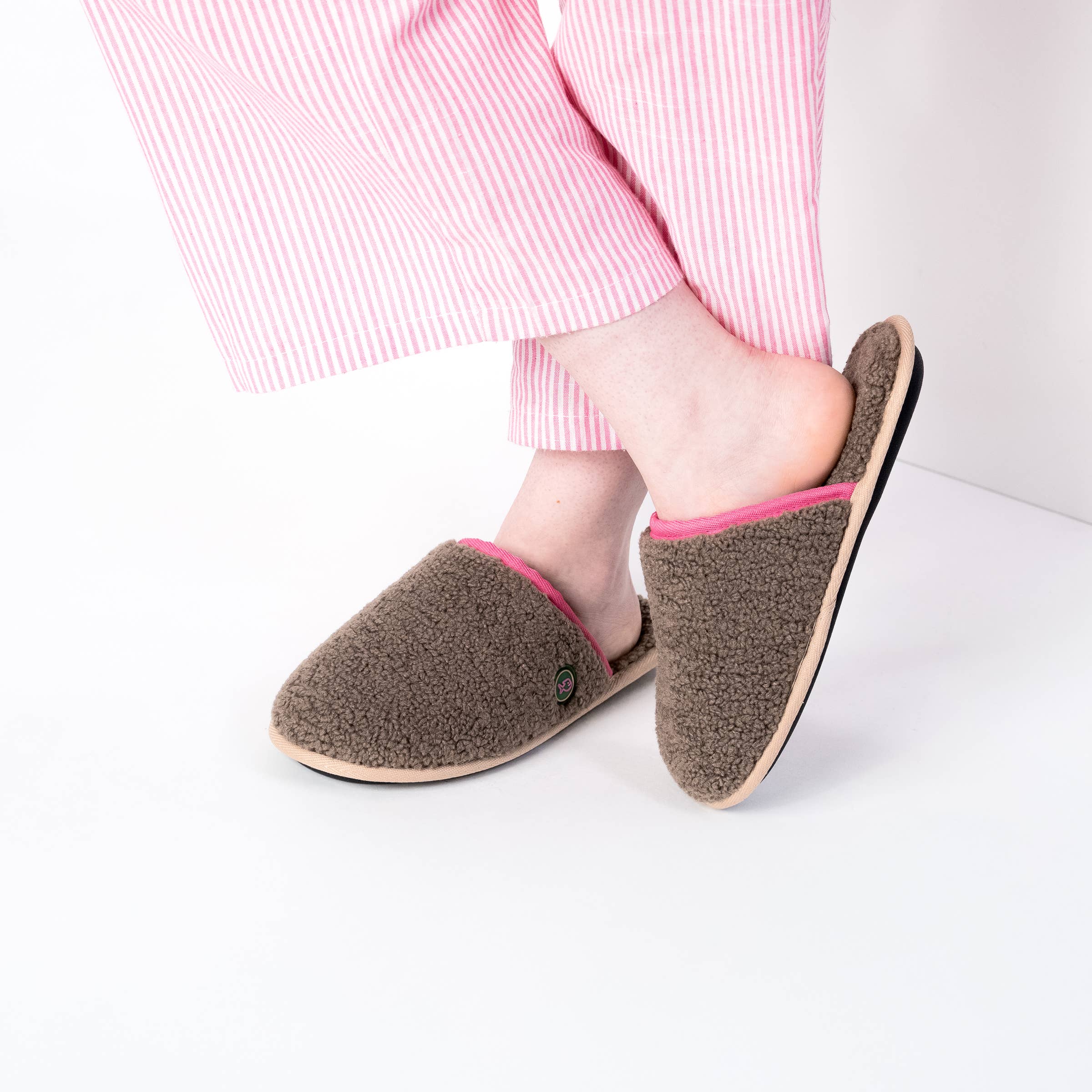 BILLYBELT - Wholesale Slippers - Women's - Brown sherpa slippers1