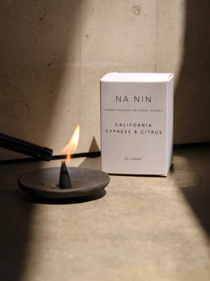 Wierookkegels met cipressen en citrusvruchten uit Californië voor wholesale door Na Nin