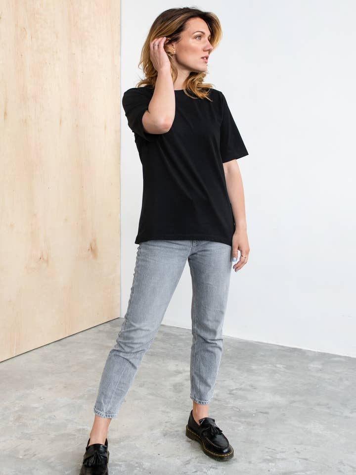 CAPSULE by Agnė Gilytė - Wholesale T-Shirt - Women's - T-Shirt 'HONOLULU' | premium quality cotton7