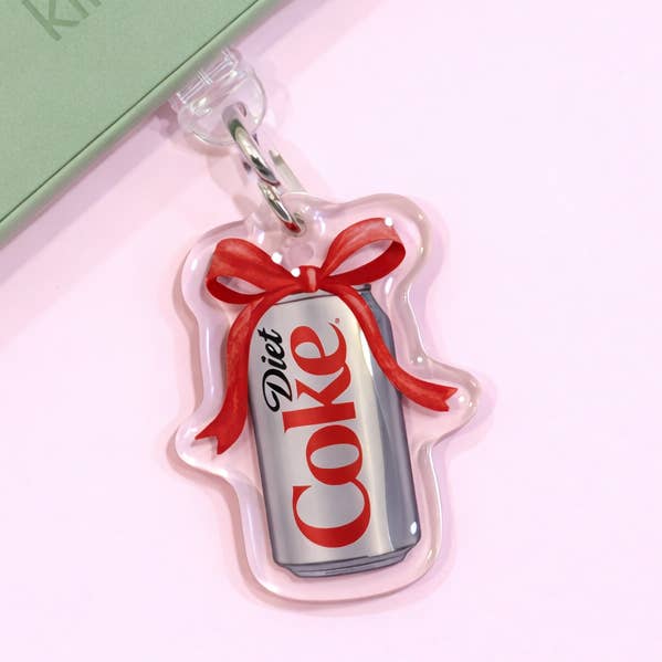 Coquette Diet Coke USB-C støvprop charm for engroshandel hos Posh Paperie