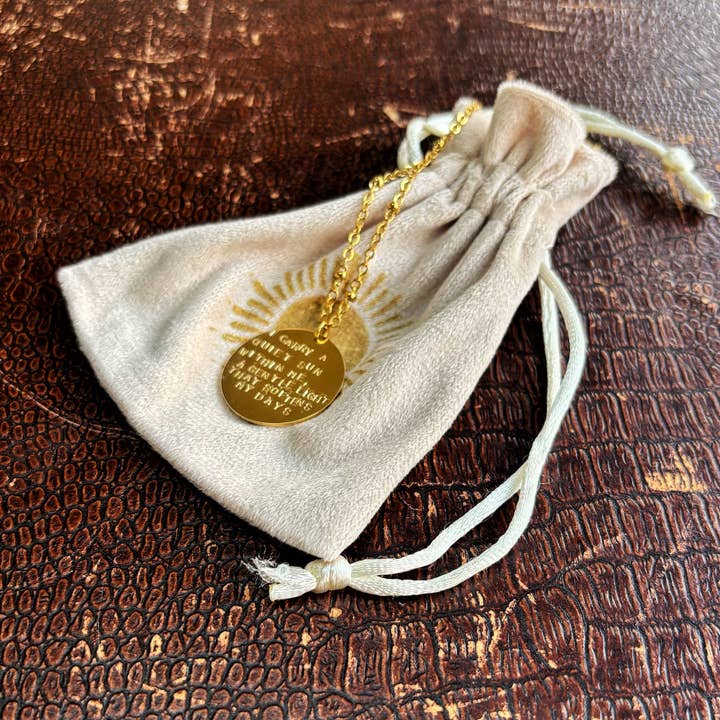 Collier talisman "I carry a quiet sun with me, a gentle light that warms my days" pour la vente par MARLAH
