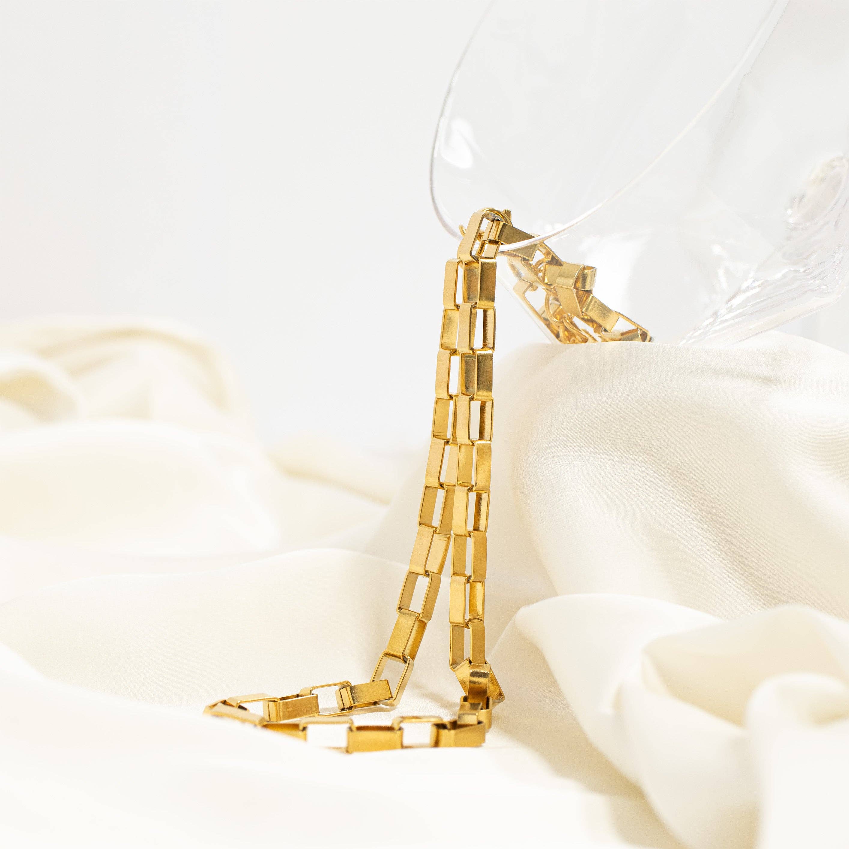 WJW - Wholesale Link & Chain Necklace - 18K Gold PVD Stainless Steel Thick Paperclip Chain4