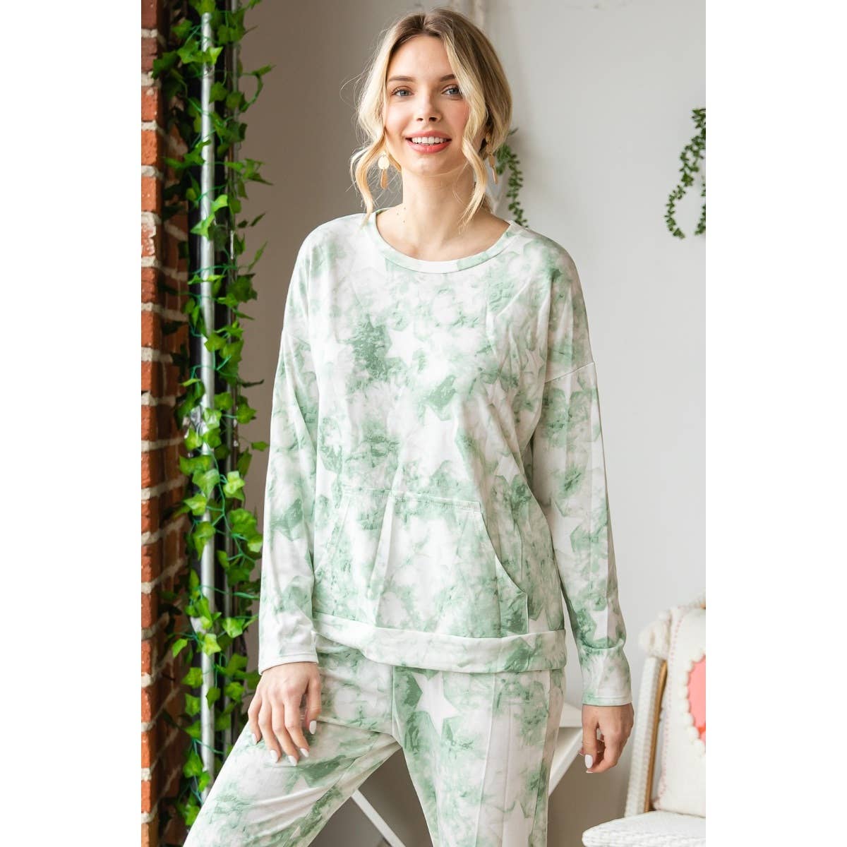 Veveret - Wholesale Lounge Set - Women's - Star Print FrenchTerry Top and Jogger Pants Set1
