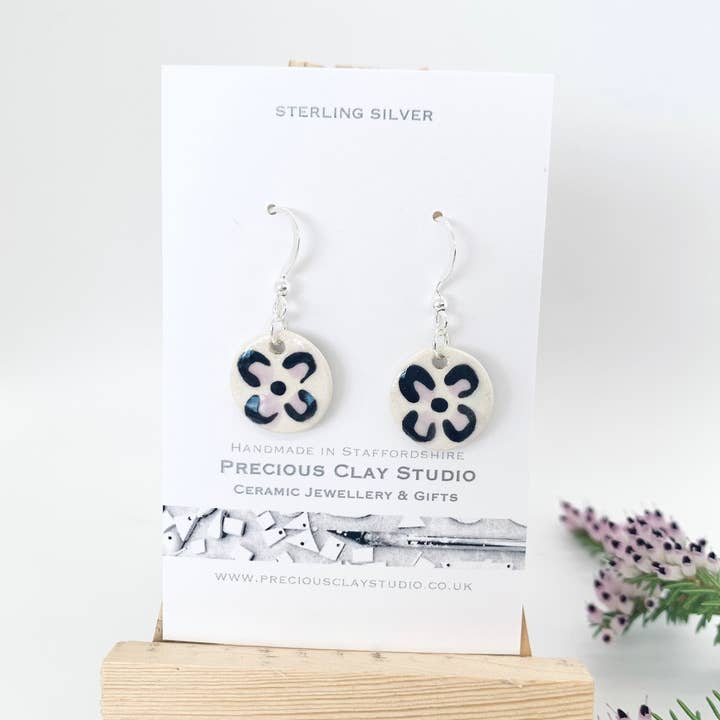 Sort/lilla blomst øreringe - Sterling sølv for engroshandel hos Precious Clay Studio