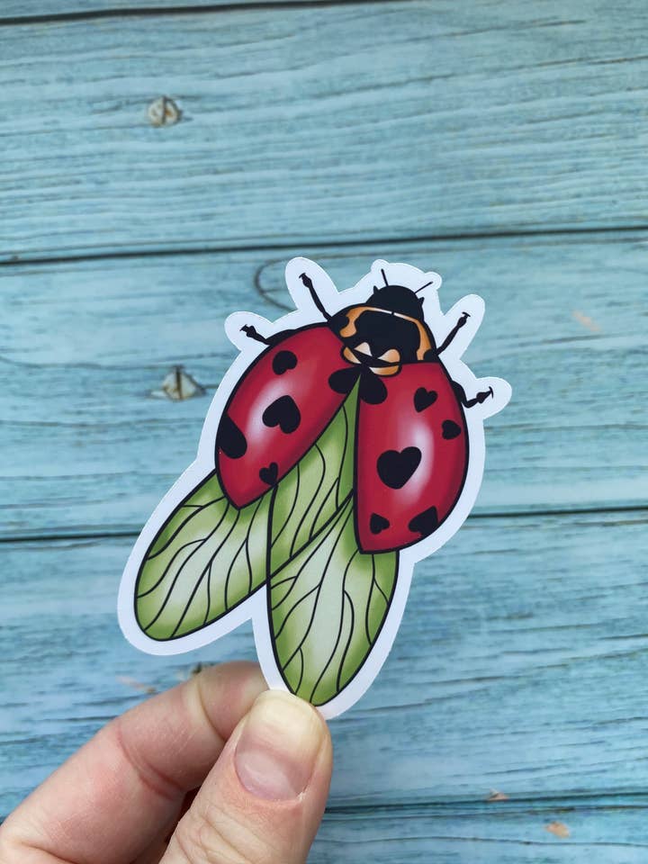 Autocollant en vinyle pour la Saint-Valentin, joli autocollant en forme d'insecte. pour la vente par Melanie Feltham Art