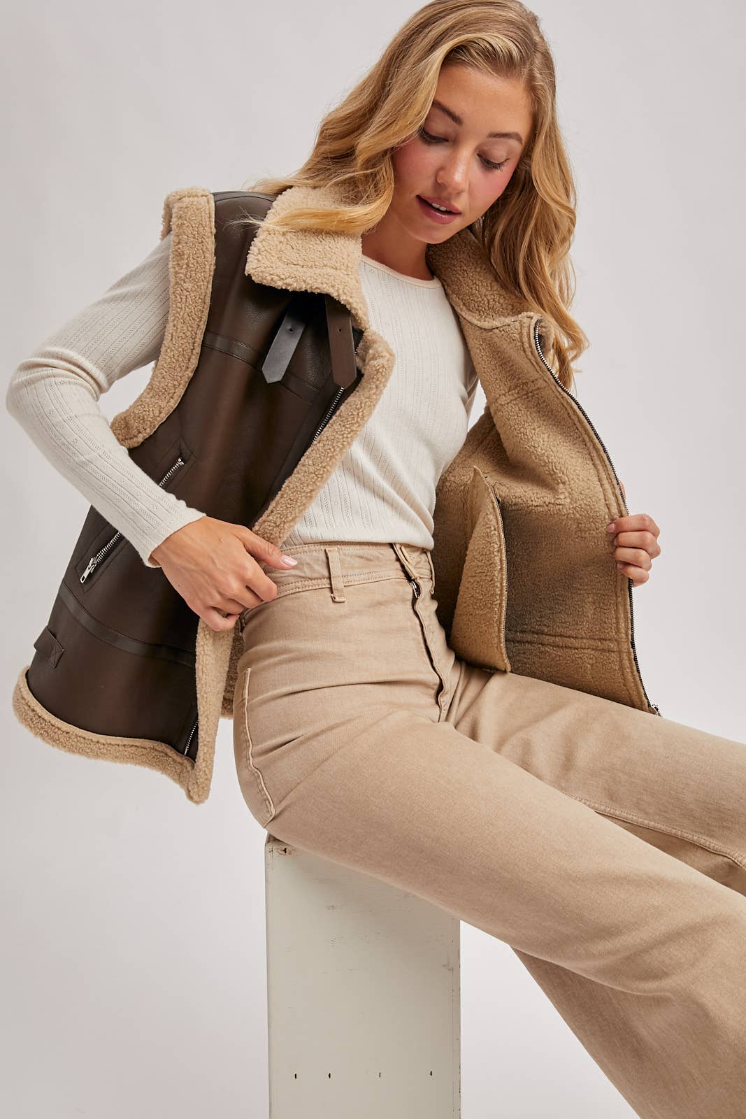 Bluivy – wholesale Outerwear Vest - Women’s – FAUX LEATHER WITH INNER FAUX SHEARLING AVIATOR VEST16