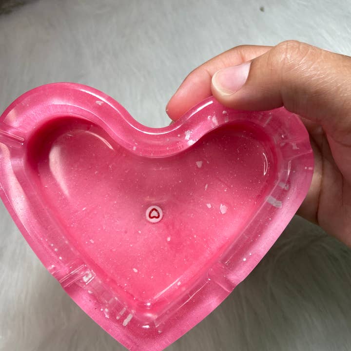 KraftzbyKenzie - Wholesale Ashtray - Pink Heart Ashtray | Red Heart