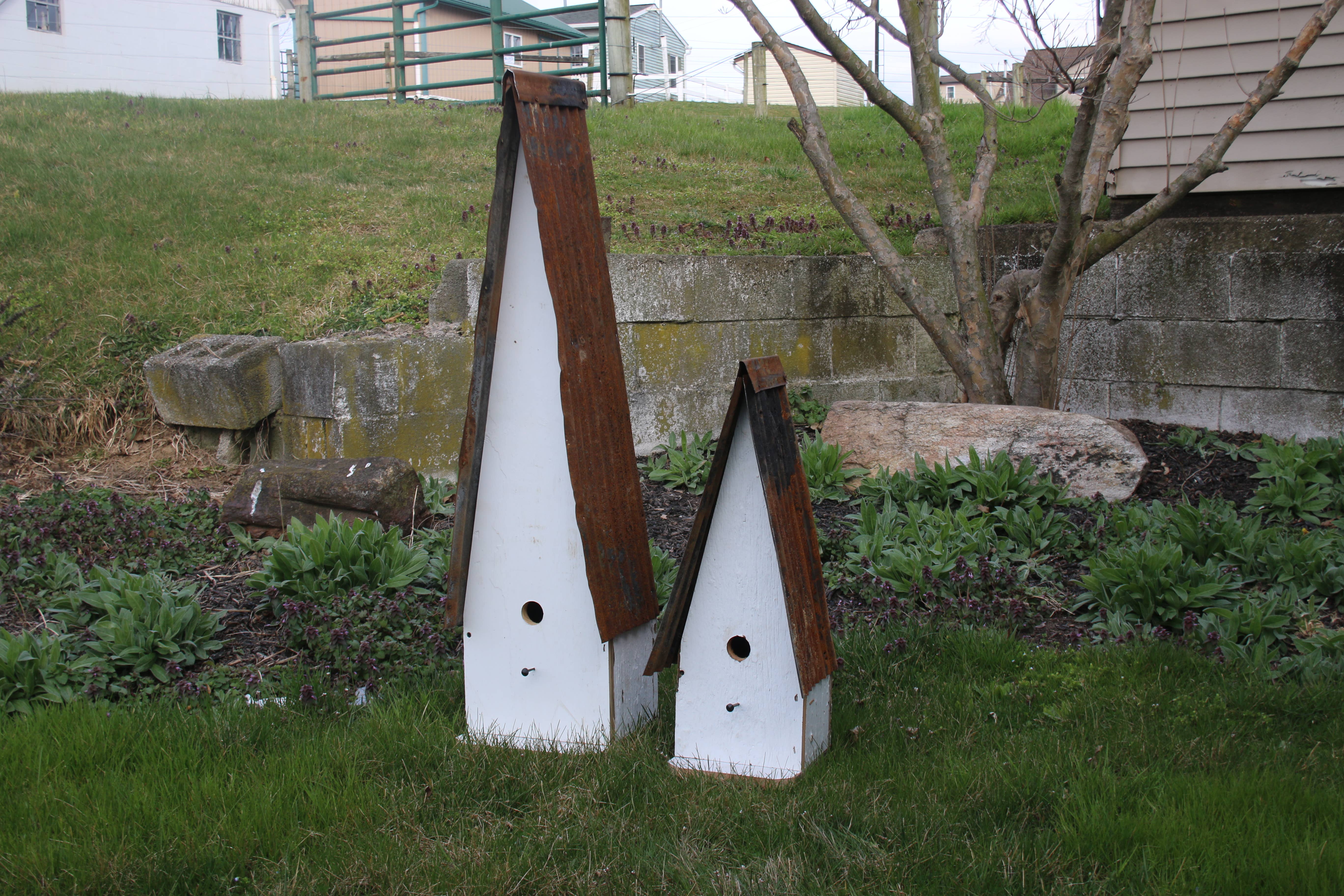 Flying Heart Threads - Vente Nichoir - Cabanon rustique en bois de grange recyclé et toit en métal, 2 tailles0