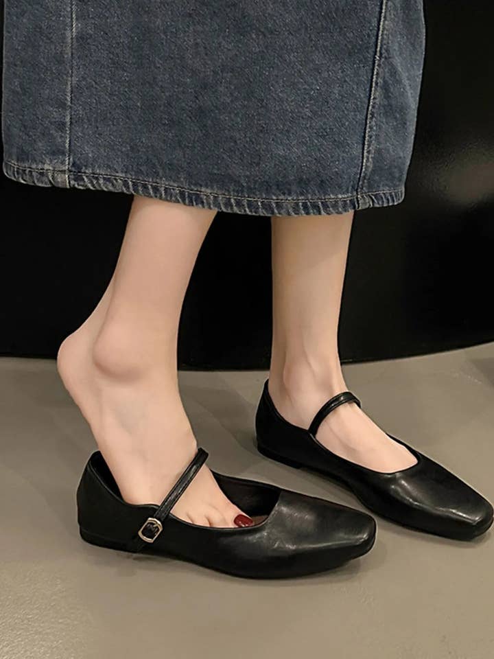 Mocassins Mary Jane à boucle en cuir pour la vente par ClassiQ