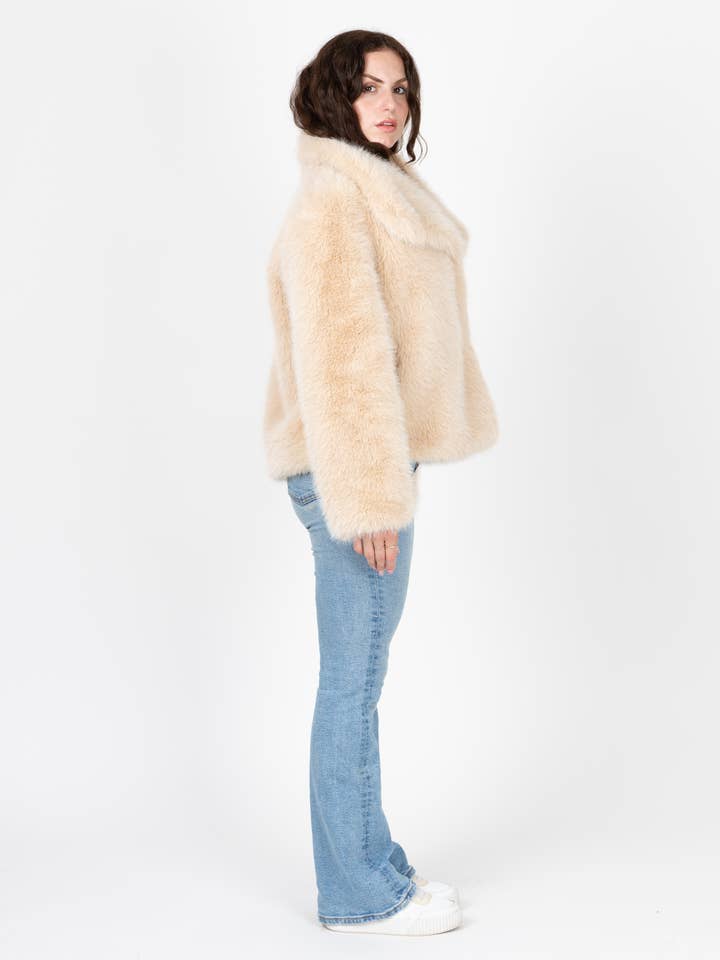 KZELL PARIS - Wholesale Fur/Faux Fur Coat - Women's - SHORT FAUX FUR COAT15