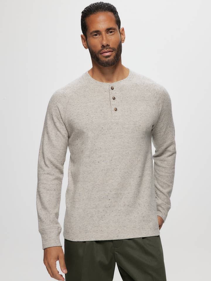 Henley raglan à manches longues, chiné et brossé — Avoine pour la vente par Julian & Mark