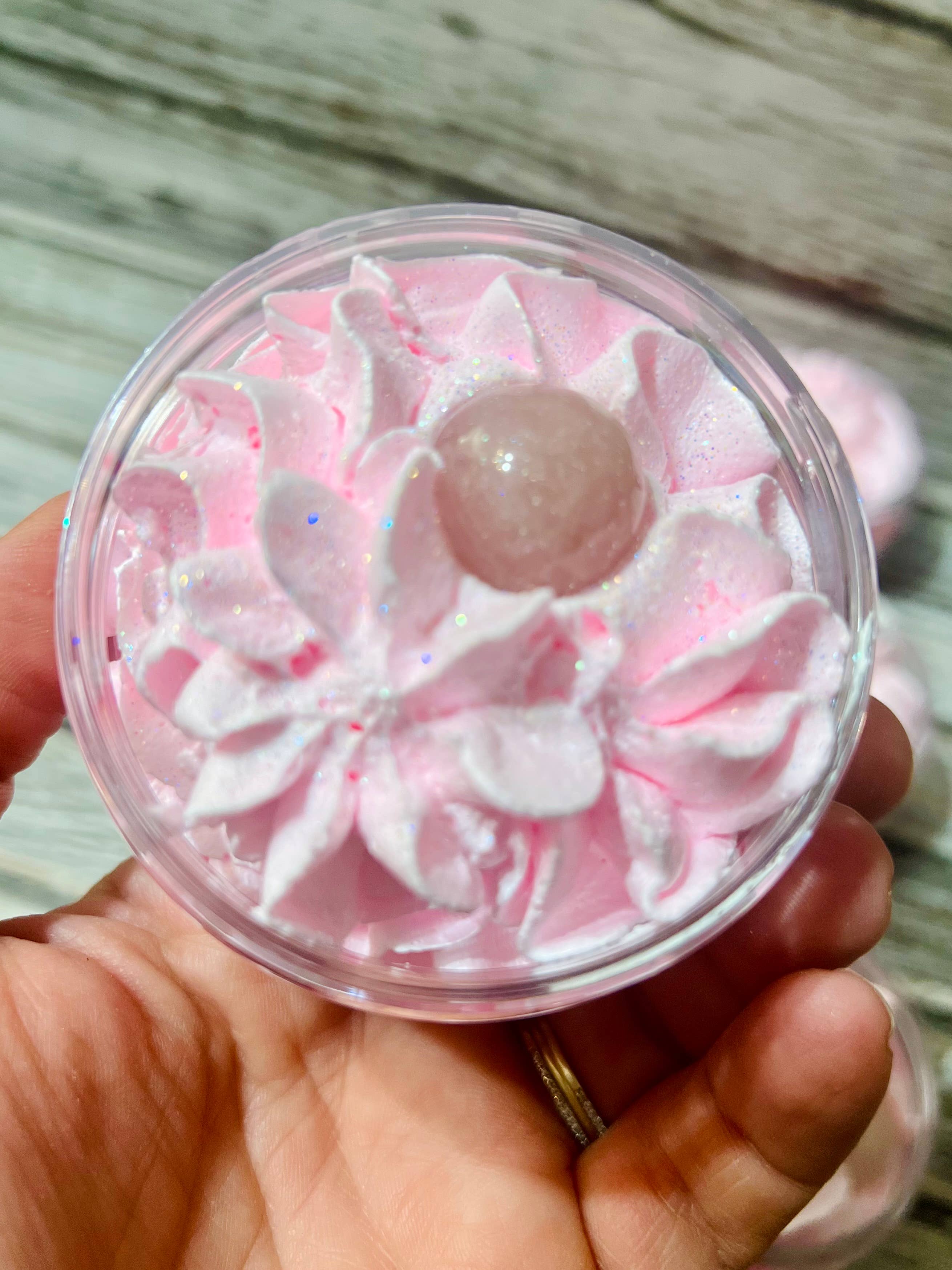 Southern Fleek Bath LLC - Vente Savons fouettés - Savon fouetté au miel épicé au quartz rose1