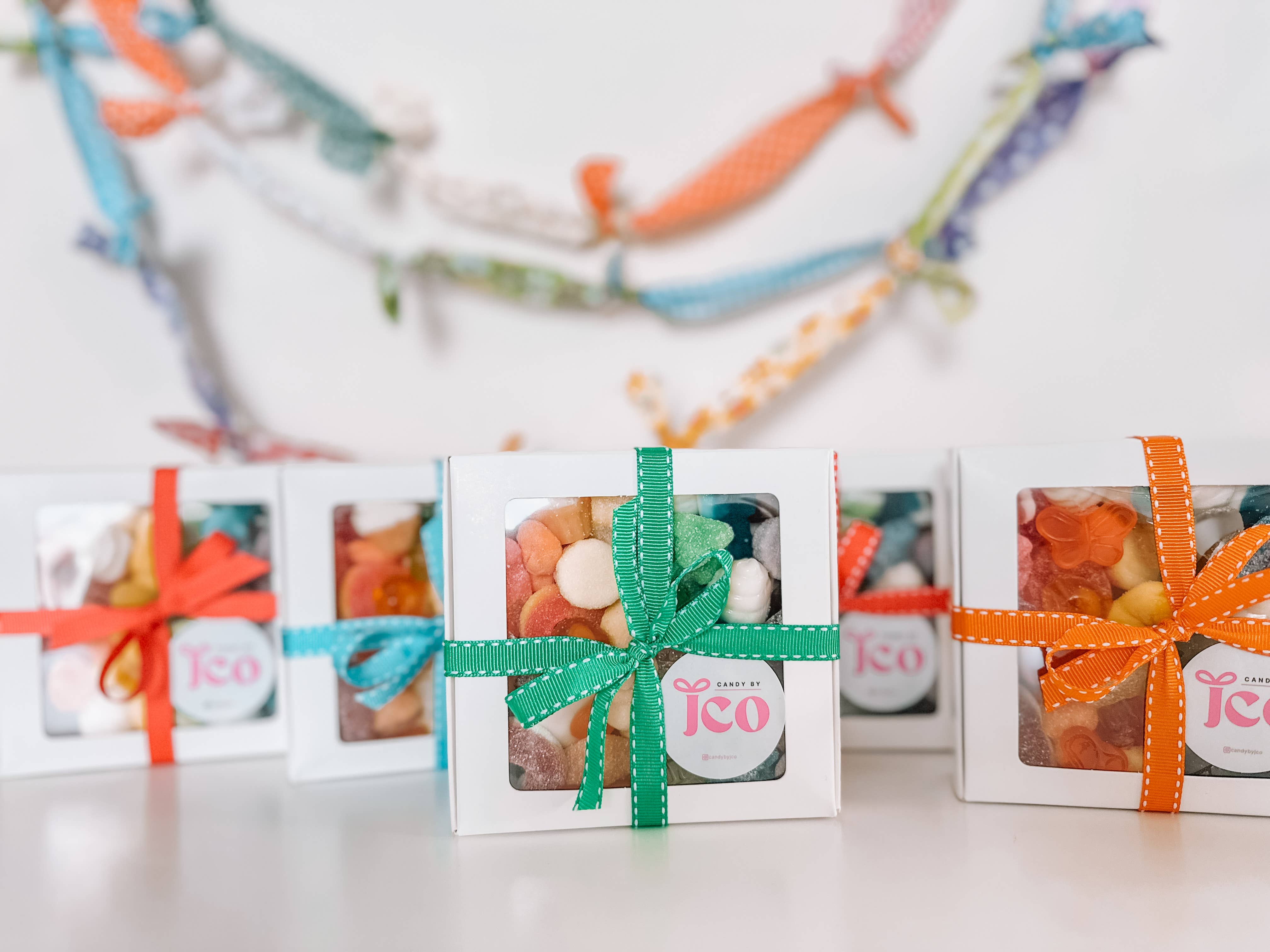 Candy by J.Co – wholesale Gelégodis – Regnbågsgodis konstlåda12