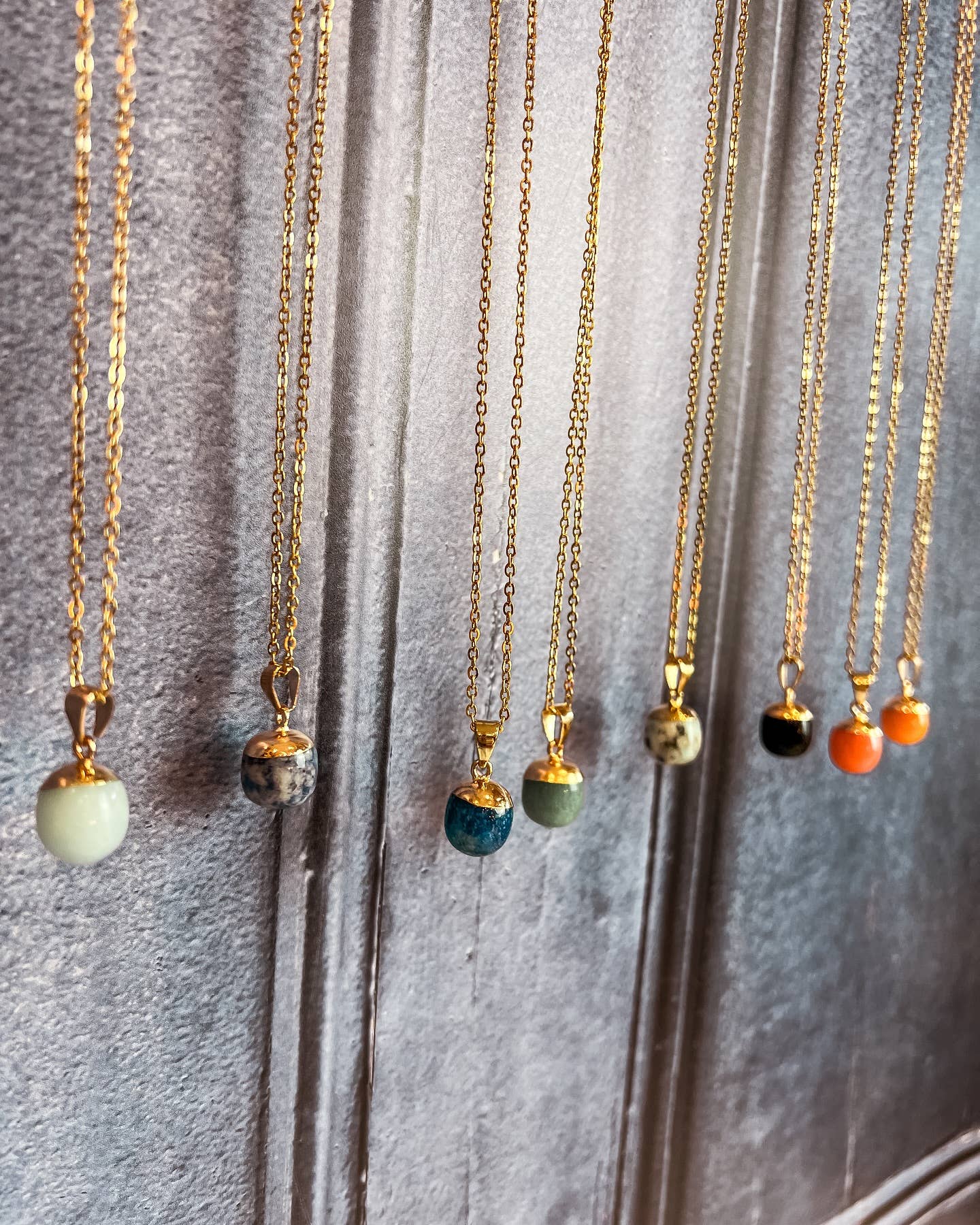 Grain de Fantaisies – wholesale Pendant/charm necklace – NAYA Necklace - Mineral Shine & Golden Chain