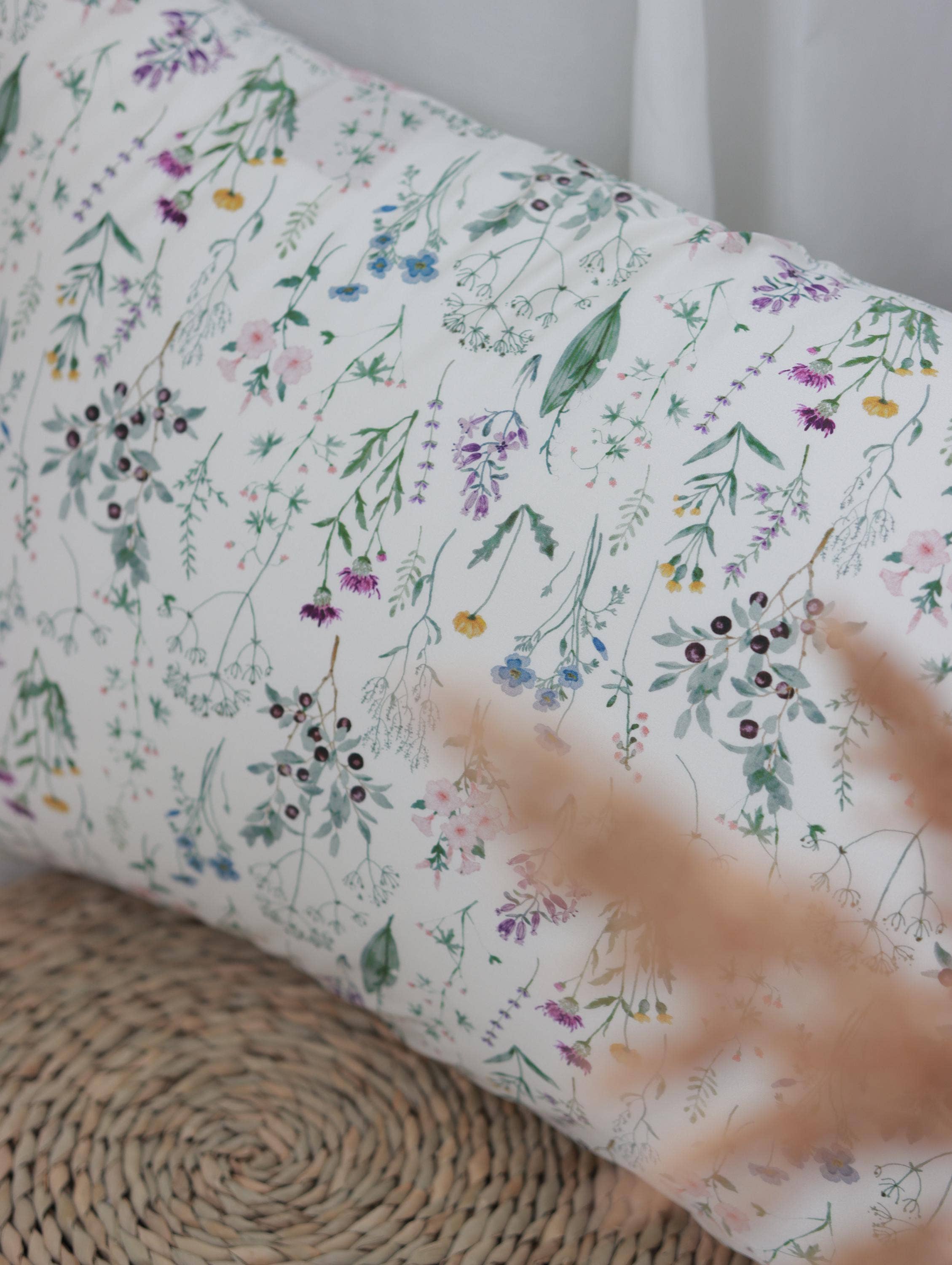 Lian Collection – wholesale Bedding pillowcase/sham – 25 Momme Mulberry Silk Pillowcase: Wildflower Meadow2