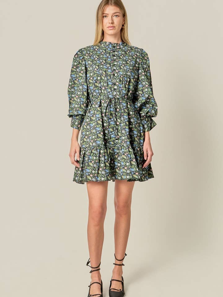 Robe courte à smocks à imprimé floral pour la vente par English Factory