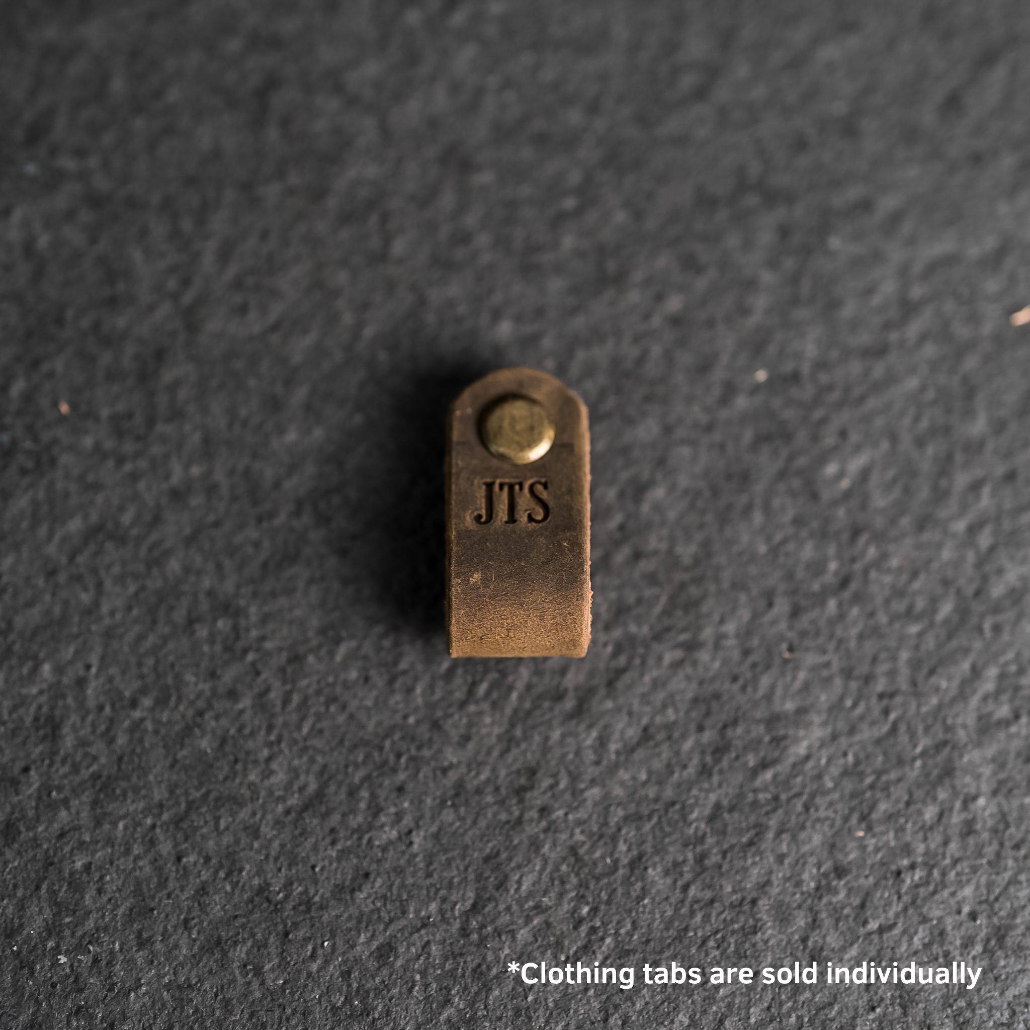 Ox & Pine - Vente Étiquette pour bagage - Onglets de vêtements en cuir personnalisés0