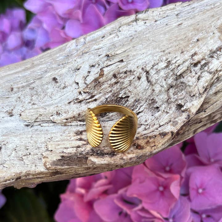 18ct Gold Plated Adjustable Shell Ring and other Purchase Wholesale shell ring. Free Returns & Net 60 Terms on Faire trending on Faire.