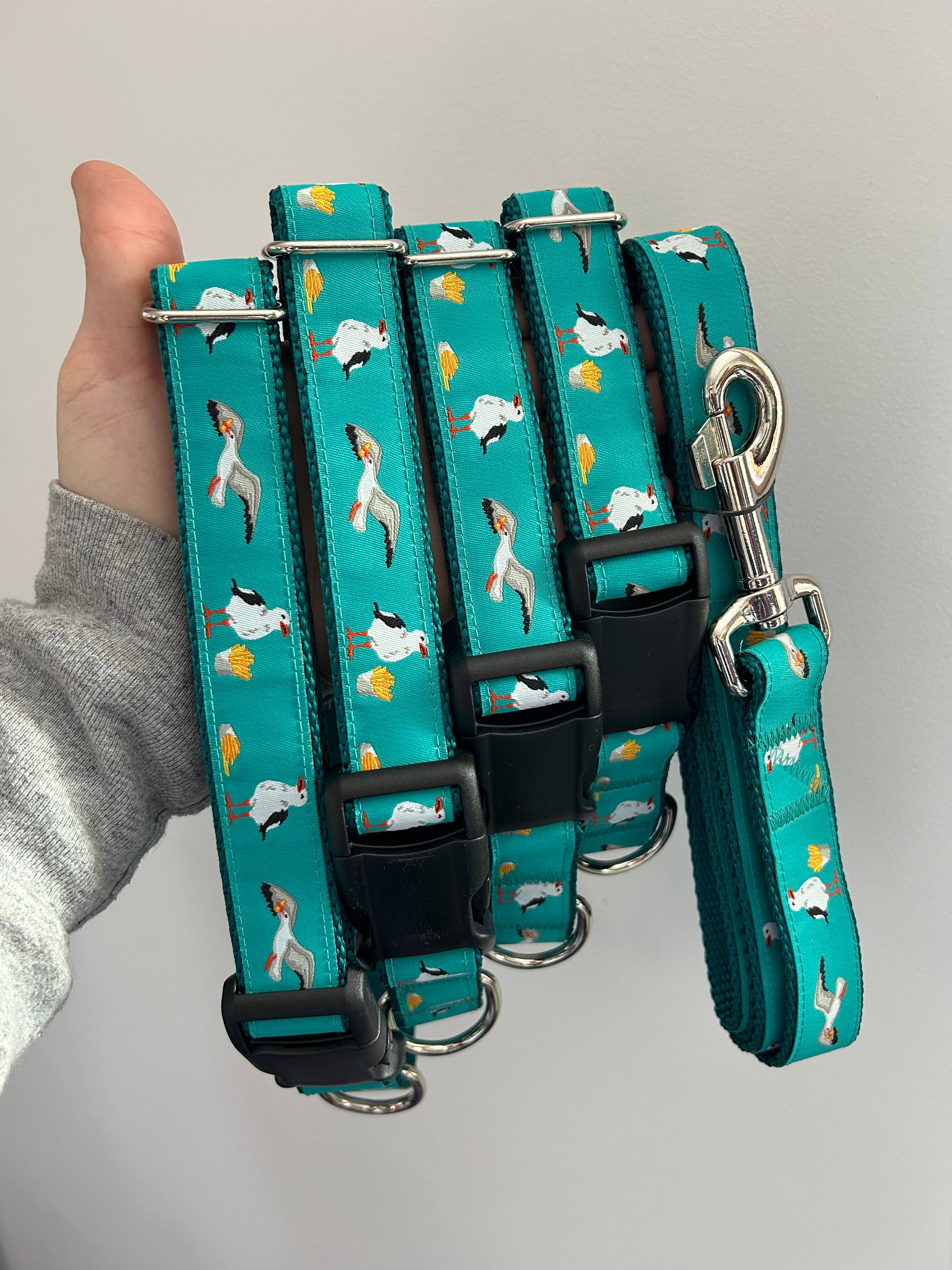 Sew Fetch Dog Co - Wholesale Halsband - Hond - Zeemeeuw met een Franse hondenhalsband, grappige halsband3