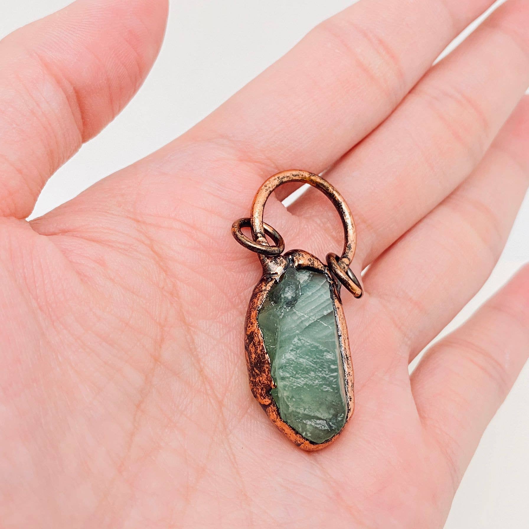 Mio Queena - Wholesale Spiritual Stone/Crystal - Multi-style Amorphous Natural Rough Stone Pendant - CS7