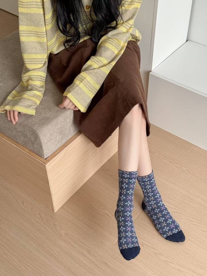 Funkyrel® Atzbranding Limited - Wholesale Socks - Women's - Rufia - Floral Embossed Retro Style Socks9