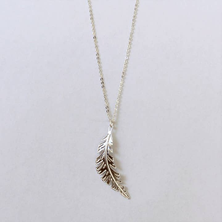 Collana con piume per la vendita all'ingrosso da parte di Leighton Lam Designs