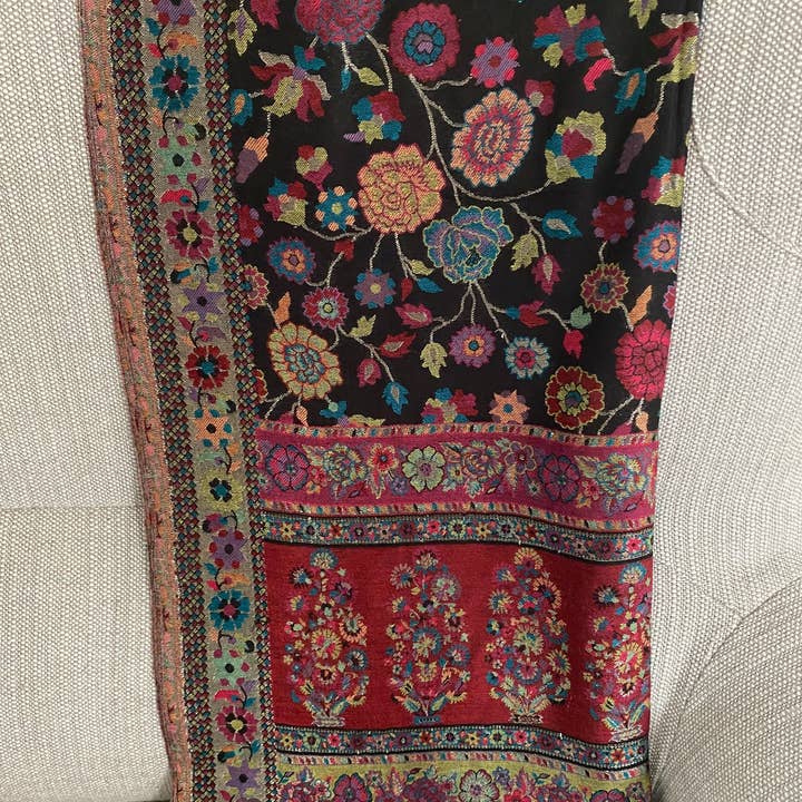 AmicaStyleStudio - Wholesale Scarf - Women's - Black Handmade warm /soft /light Weight multicoloured Kanni1