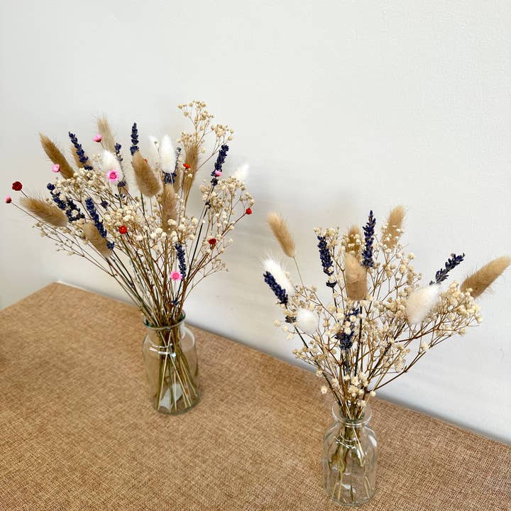 Opal Lily – Großhandel Getrocknete/gepresste Blumen – Trockenblumenstrauß mit Lavendel und Schleierkraut — Mini-Trockenblumenvase