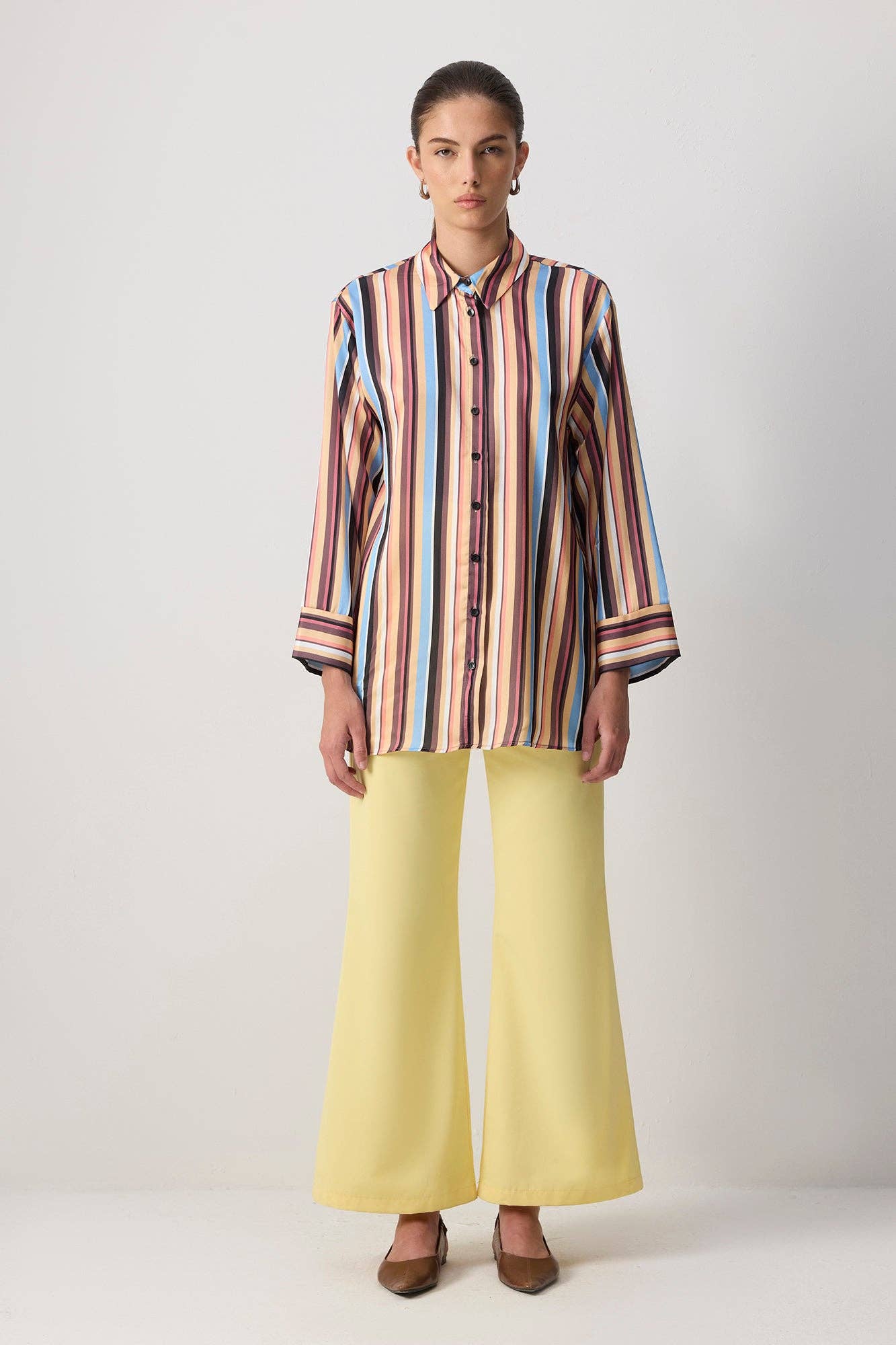 Orange MÅNGFÄRGAD RANDIG MÖNSTRAD SATINSKJORTA MED STATEMENTMANSCHETTER för wholesale på Faire1