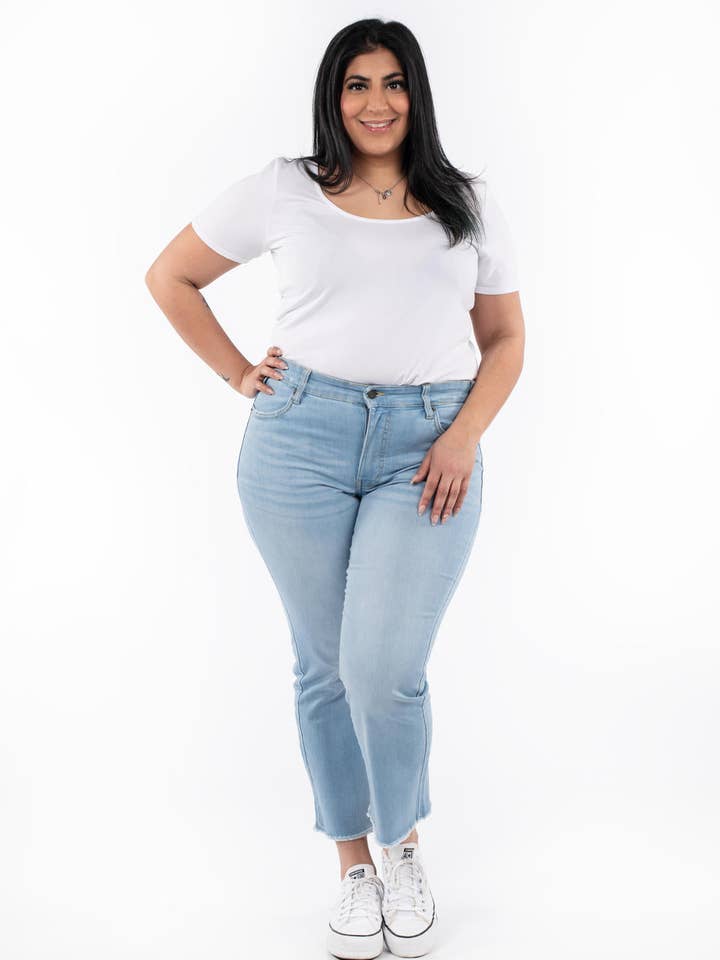 Jeans alla caviglia Go-To Fray per la vendita all'ingrosso da parte di SweetLegs Clothing Inc