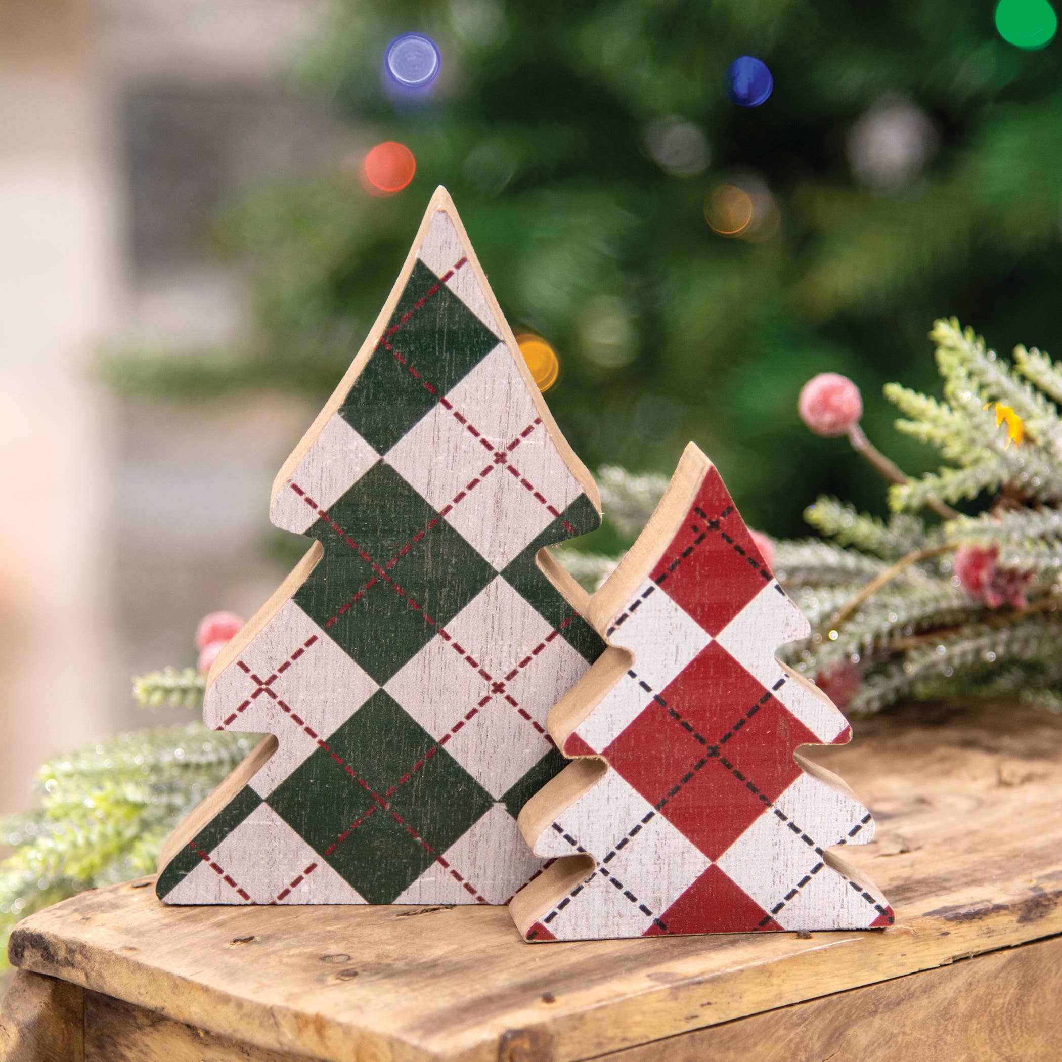 Col House Designs – Großhandel Weihnachtsschmuck – 2/Set, karierte Weihnachtsbäume aus Holz1