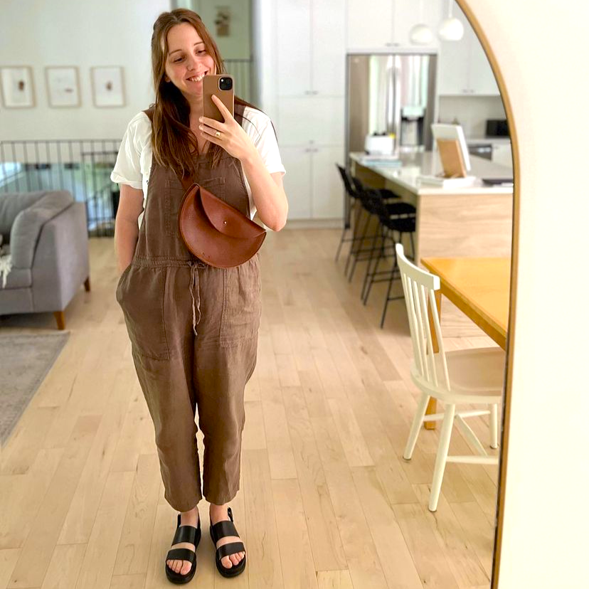 Willow – wholesale Crossbody bag – Women's – Large Leather Halfmoon Crossbody Bag3