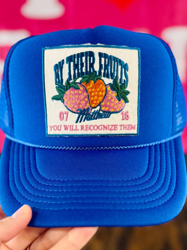 Cappello Trucker in Schiuma con Toppa Ricamata "By Their Fruits" per la vendita all'ingrosso da parte di Gospel Gear Co