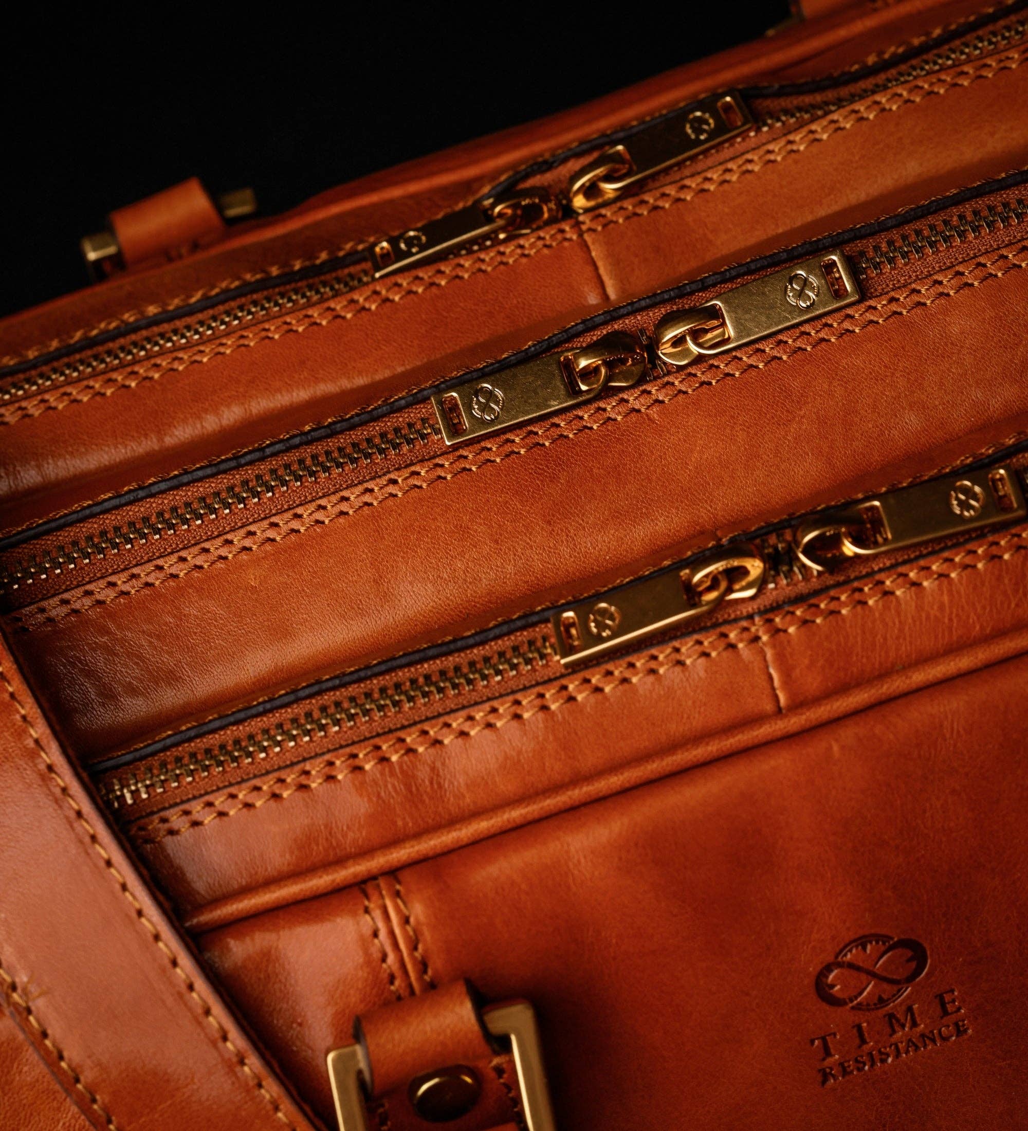 Time Resistance – Engroshandel Dokumentmappe – Unisex – Læderkonvertibel dokumentmappe-rygsæk - Farvel til våbnene29