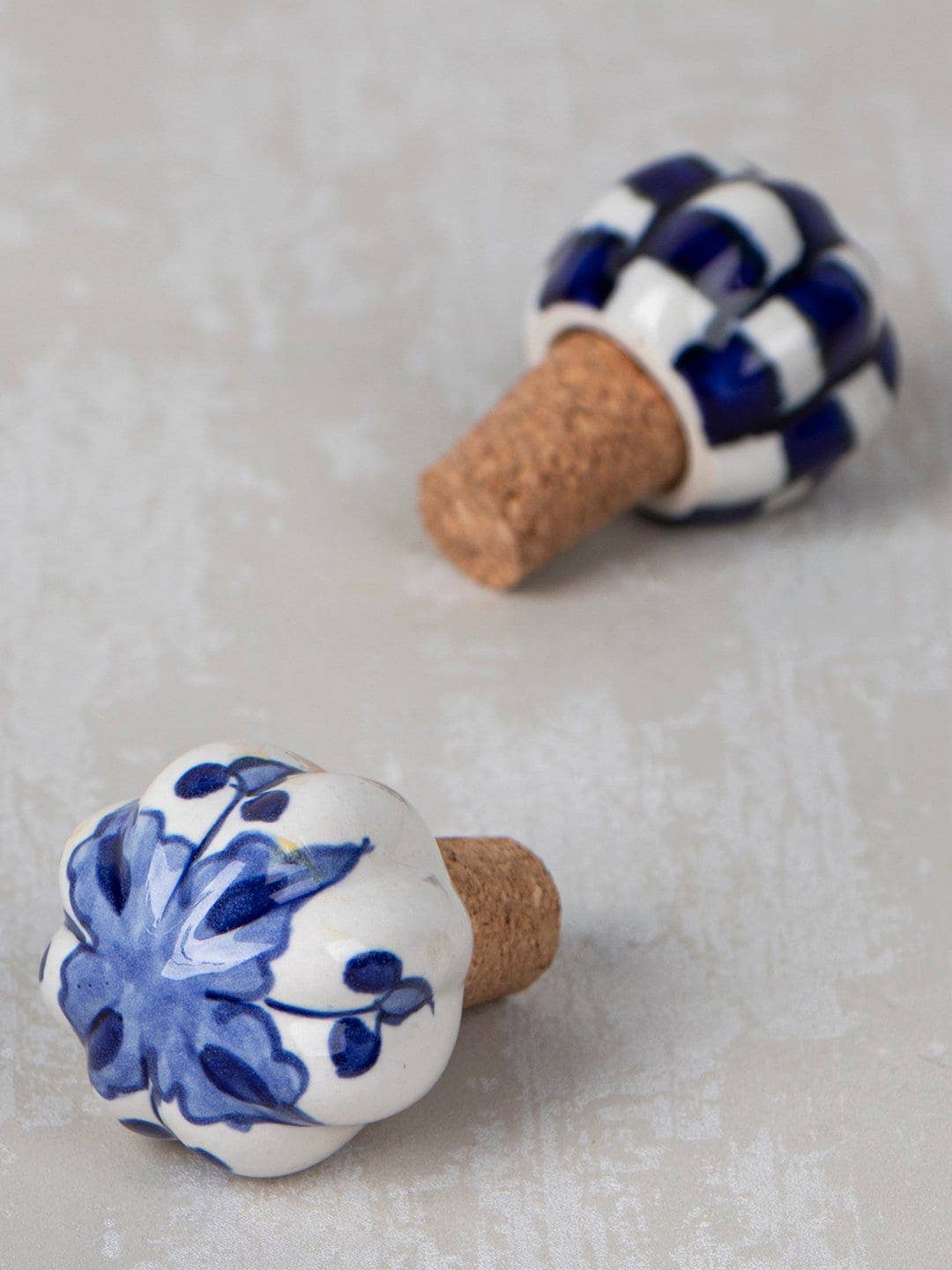 KNOBCO - Wholesale Wine Stopper - Assorted Blue and White Color Bottle Stopper(Set of 2)5