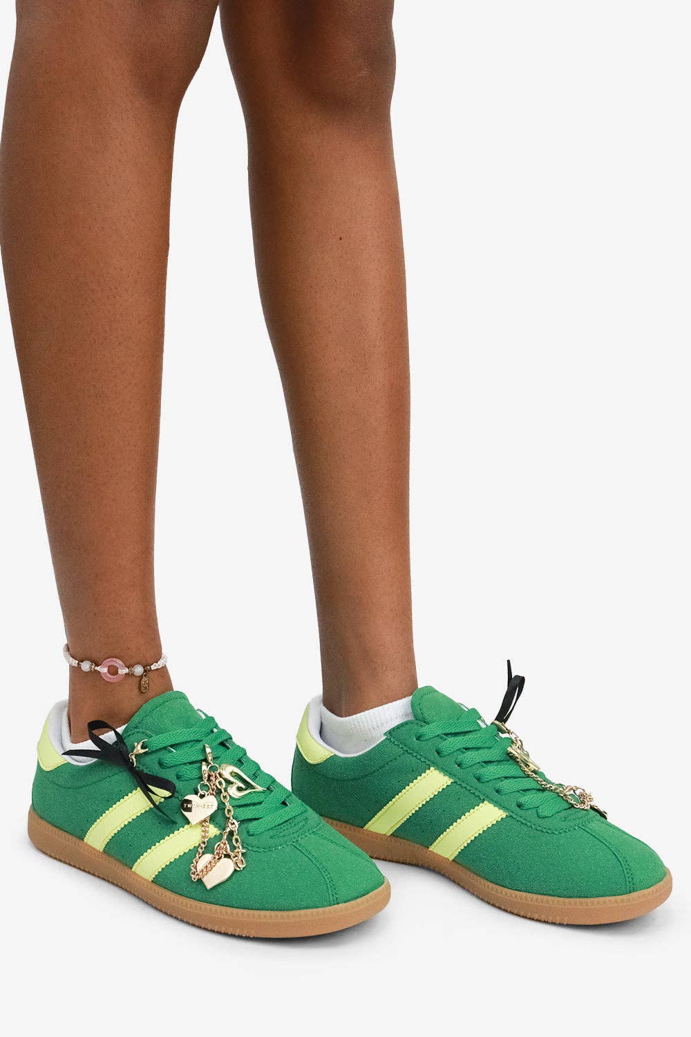 Lemonade Shoes – Großhandel Lifestyle-Sneaker – Damen – MACKAY verzierte Sneaker mit abnehmbaren Charms in kräftigen Farben3