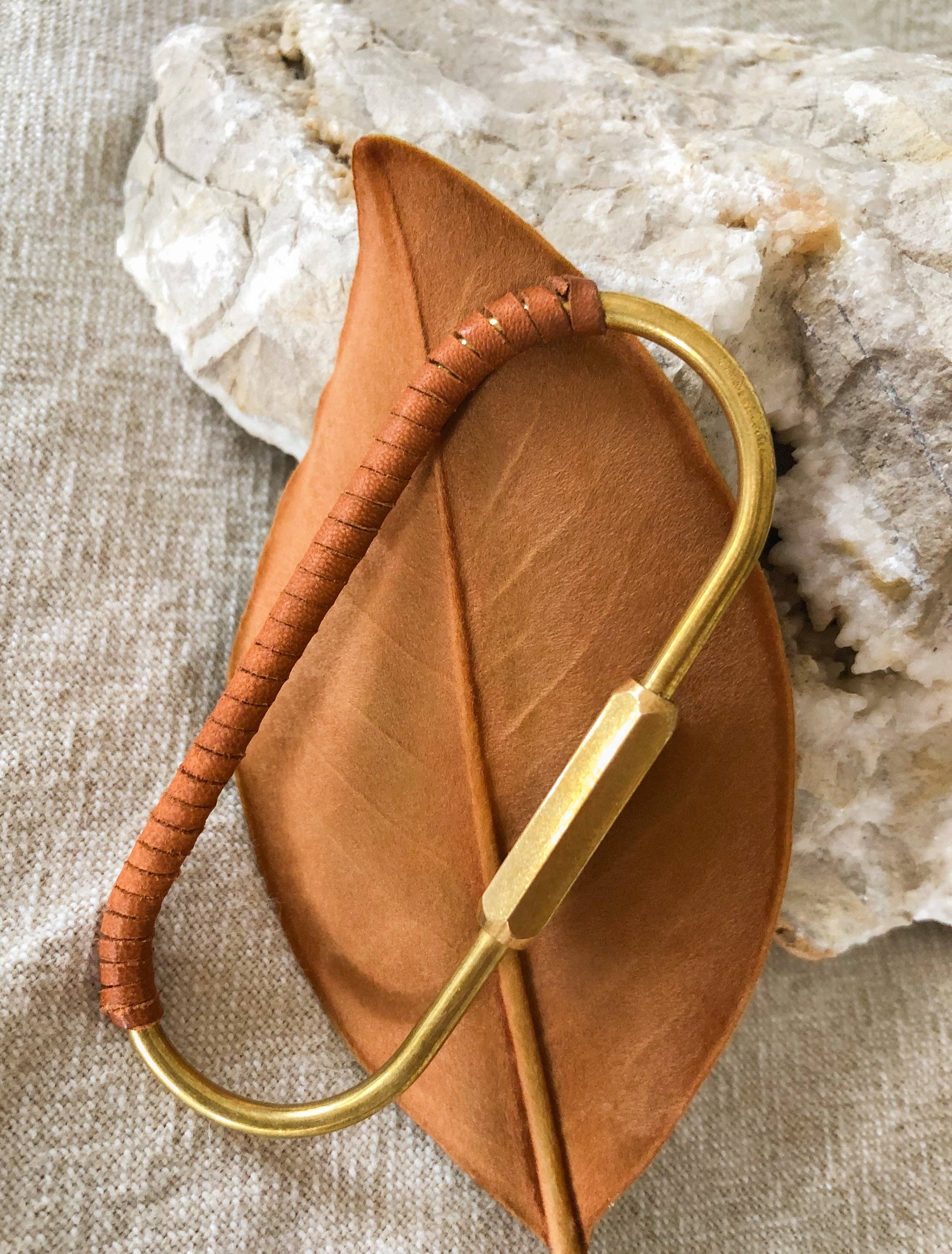 Tamboon Leather Co - Wholesale Keychain - Unisex - Brass Key Carabiner - Oval3