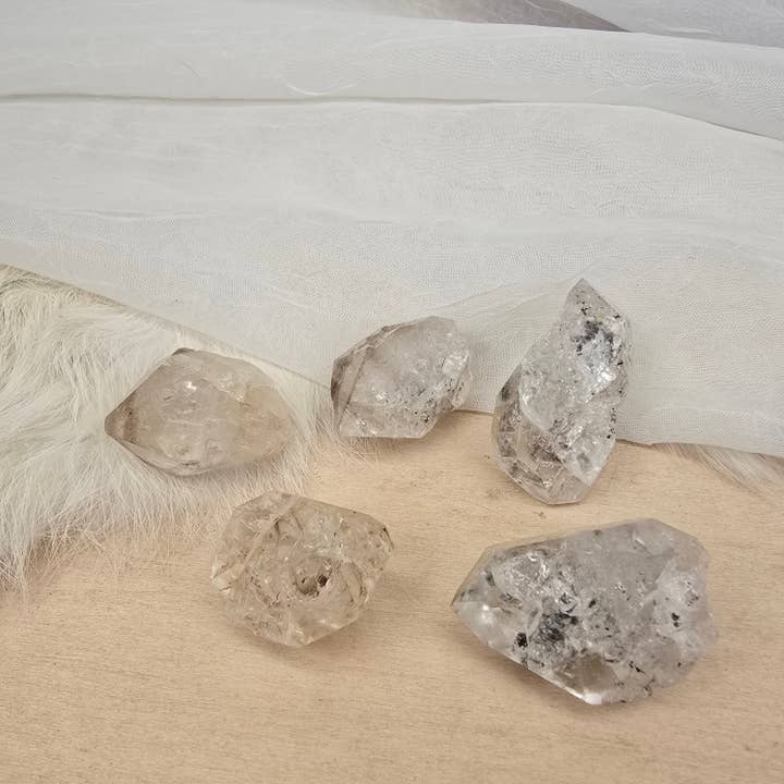 Lot de 5 cristaux Herkimer Diamond quartz - spécimens minéraux en vrac pour la vente par Aquamarine Daydream Wholesale
