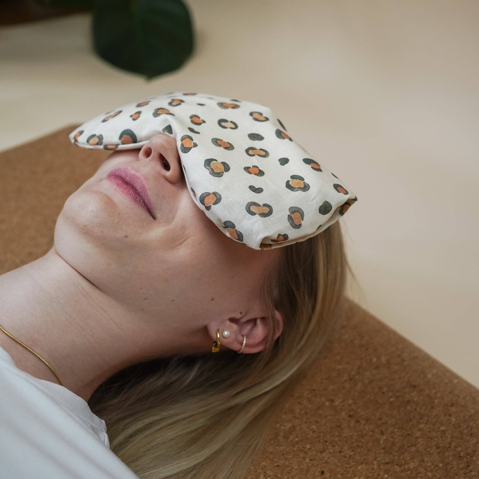 Tochter von Walter – Almofada de spa/terapia por atacado – Almofada para os olhos padrão de leopardo claro6