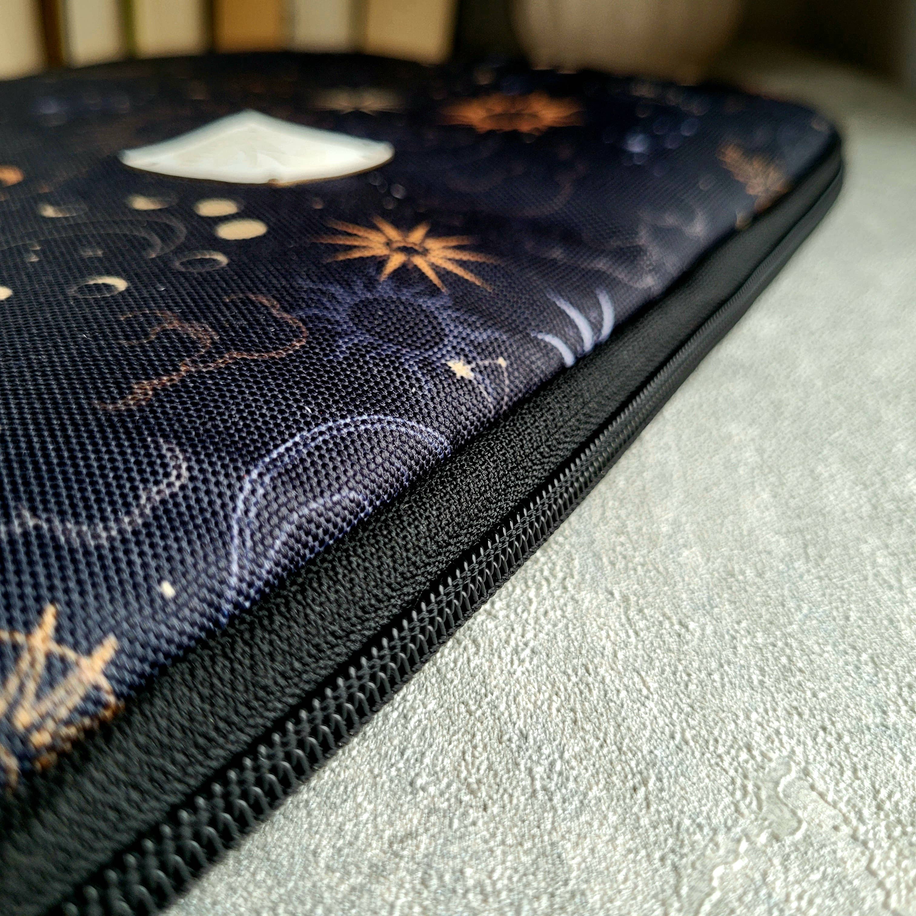 Anegami Bookish Boutique - Vente Étui pour ordinateur portable/tablette - Unisexe - Housse d'ordinateur portable Astrologie4