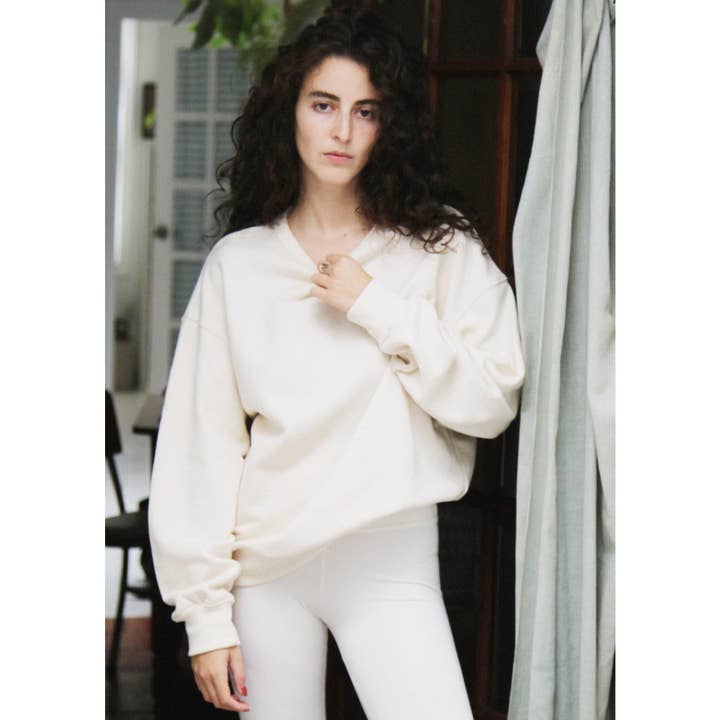 Spur Rundhalspullover Ecru für den Großhandel von MADAME WOLF