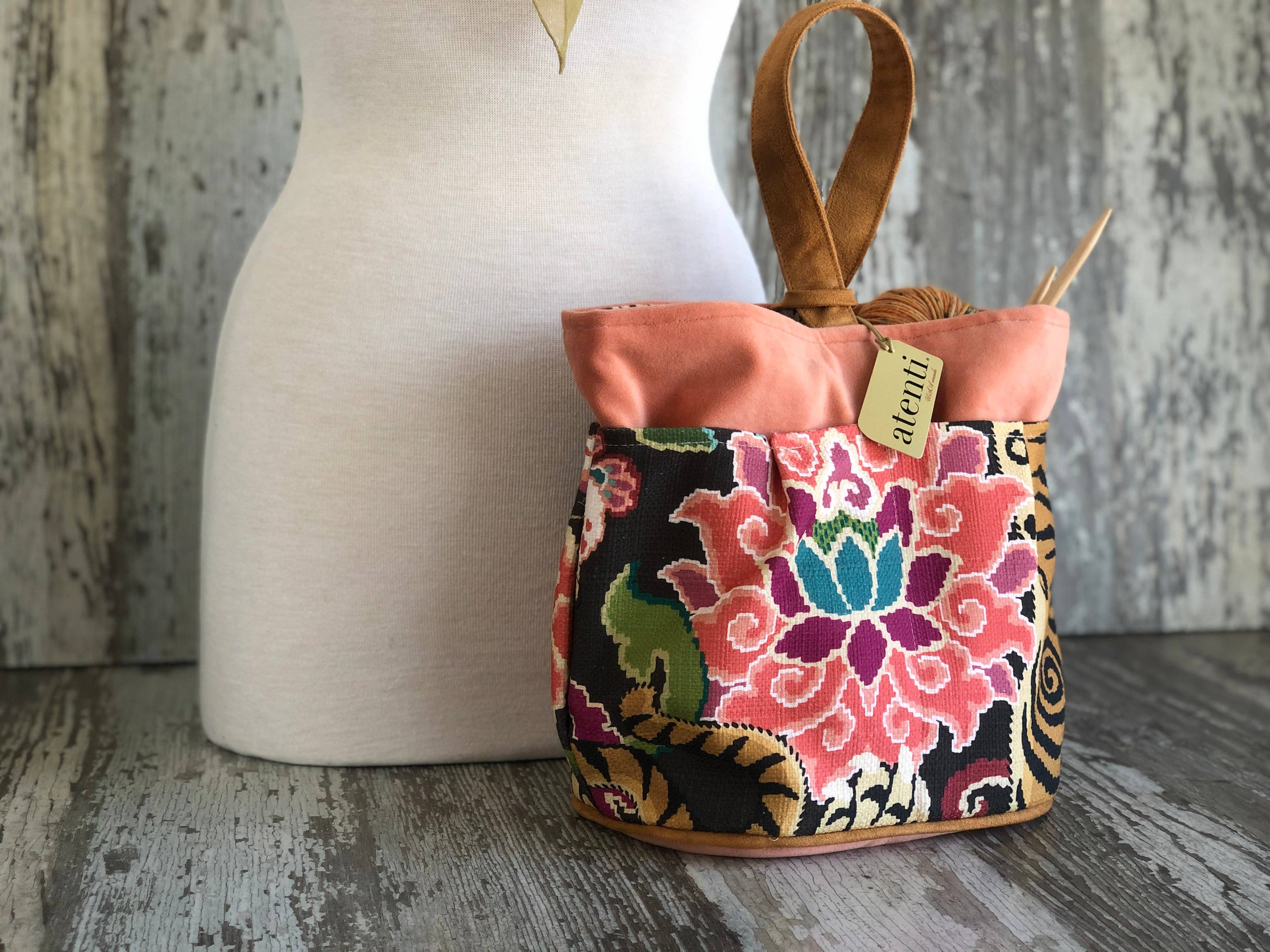 Atenti – wholesale Material för stickning/virkning – Projektväska för stickning och virkade arrangörer: Le Tigre sticknings- och virkarrangörprojektväska, Le Tigre Tall Caddy4