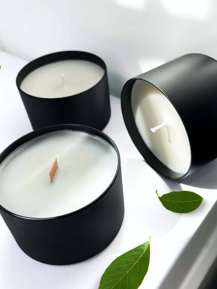 ESSENCE AU CLAIR DE LUNE pour la vente par Chill Flame Candle Studio