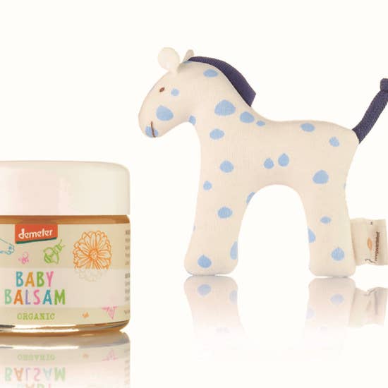 Baby Geschenks Paket mit Stoffpferdchen DEMETER für den Großhandel von WEGWARTEHOF