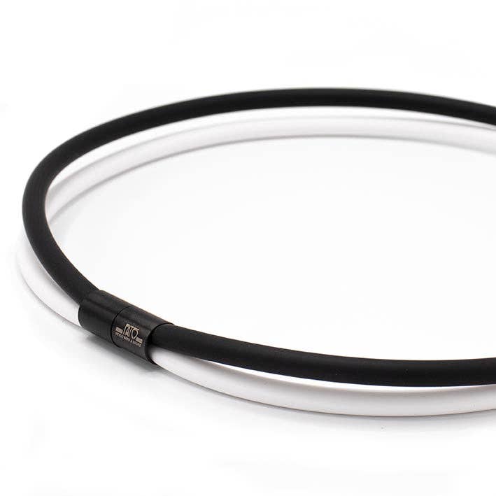 2-zeilige Gummikette, schwarz/opak weiß für den Großhandel von FATES, style with a story