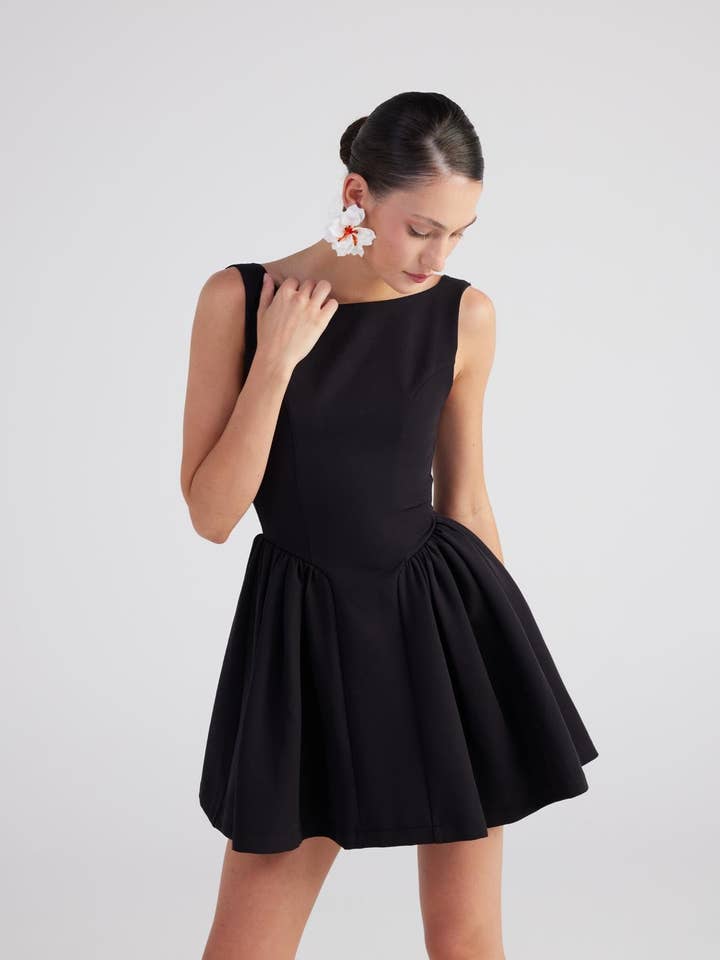 Vestido Mini Negro con Falda Plisada Alena para venta al por mayor de Buy Me Fur