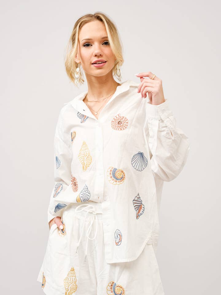 BIANCO SPORCO 23254SET - Set abbottonature ricamate in misto lino con conchiglie in vendita all'ingrosso su Faire0