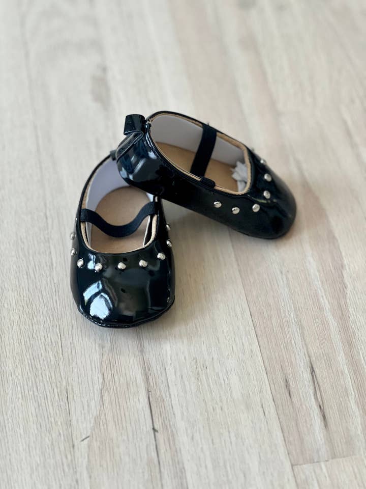 Bottes d'oreilles noires vernies pour petites filles pour la vente par Brittany's